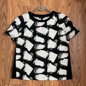 Banana Republic Black and White Graphic Top